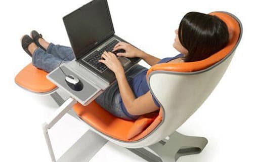 Что делать, если коллега пишет в "Твиттере" о политике?