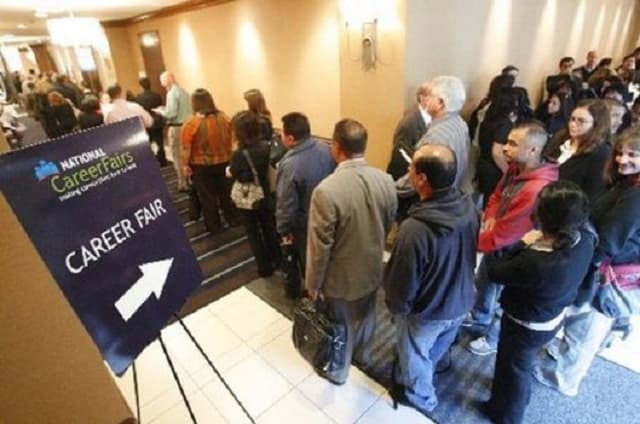 Безработица в еврозоне сократилась в апреле до 9,3%