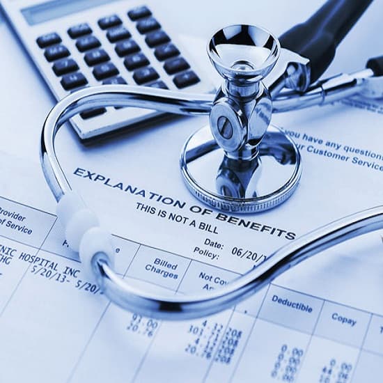 Медстрахование принятого на работу лица, заболевшего до того как были уплачены взносы ОМС