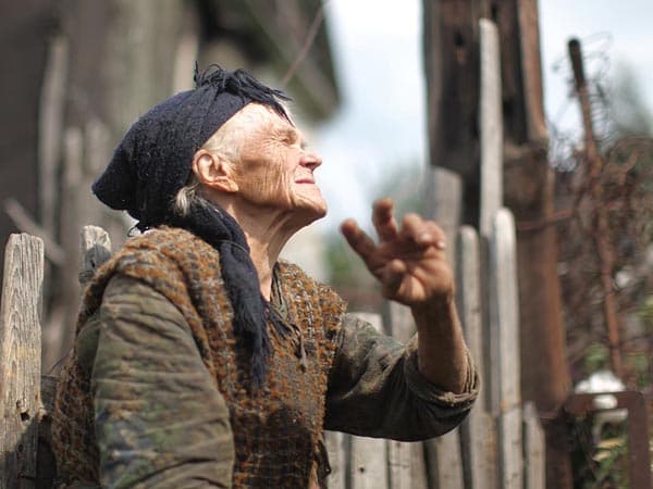 Studiu: Vârstnicii din Moldova sunt abandonaţi şi supuşi violenţei