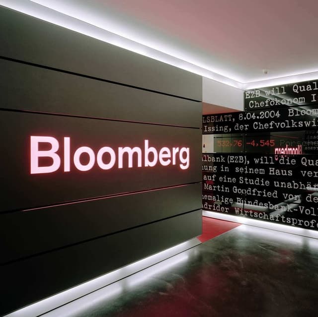 Bloomberg a instruit dealerii primari din Moldova