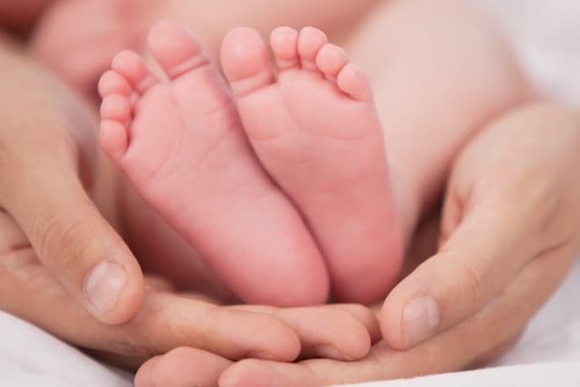 О  гарантиях лицам, осуществляющим уход за детьми в отсутствие материнского ухода