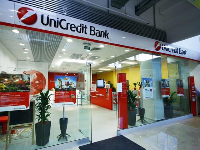 Итальянский банк UniCredit сократит около 12 тыс. рабочих мест