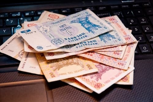 Mărimea salariului mediu lunar pe ţară pentru anul 2015