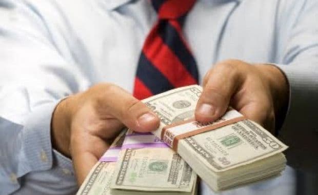 Băncile ieftinesc creditele pentru persoanele juridice