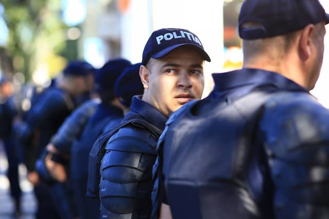 Sporul angajaţilor din domeniul ordinii publice va fi stabilit la nivel de unitate