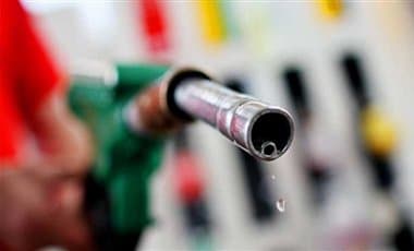 Крупный поставщик нефтепродуктов объявил о снижении розничных отпускных цен на бензин и дизтопливо на 20 банов за литр