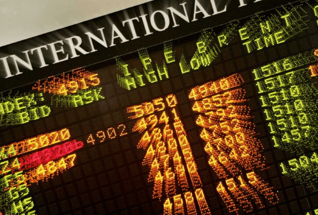 Preţul petrolului Brent a atins minimul ultimilor 11 ani