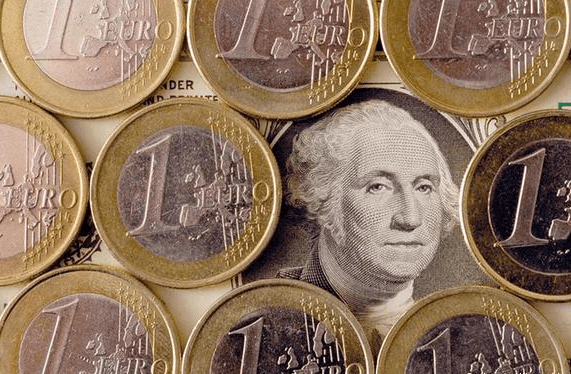 Курс евро: реакция на теракты и плановое снижение