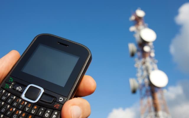 Veniturile companiilor de telefonie mobilă din vânzarea serviciilor respective au crescut