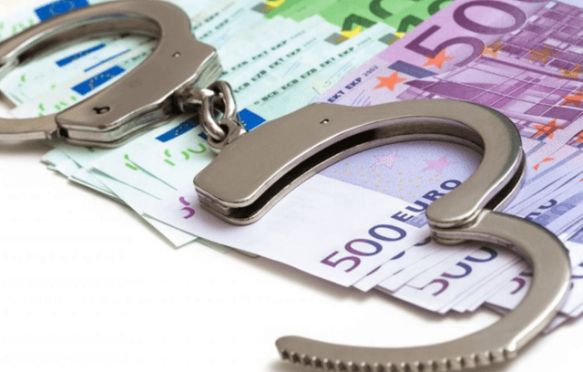 Procurorii au pus sechestru pe 1,3 mln euro a unei grupări transnaţionale, specializată în spălare de bani