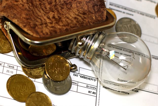 Из-за посредников жители Молдовы на 10% переплачивают за электроэнергию