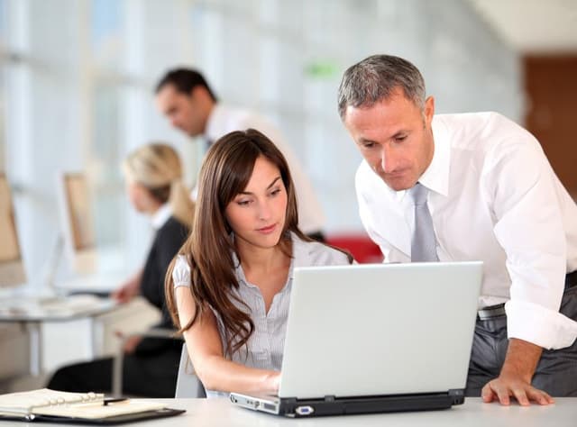 Departamentul de HR poate ajuta la dezvoltarea angajaţilor