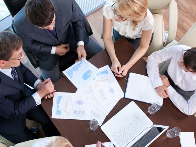 Еврозона: деловая активность растет за счет сферы услуг