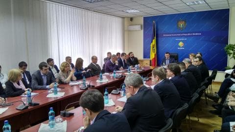 Ministerul Economiei intervine în reglementarea relațiilor dintre furnizori și comercianți în domeniul produselor alimentare