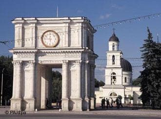 Capitala și restul țării - două realități economice paralele