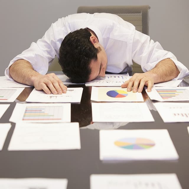 Cum se distrează un contabil plictisit?