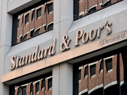 S&P retrogradează sectorul bancar polonez