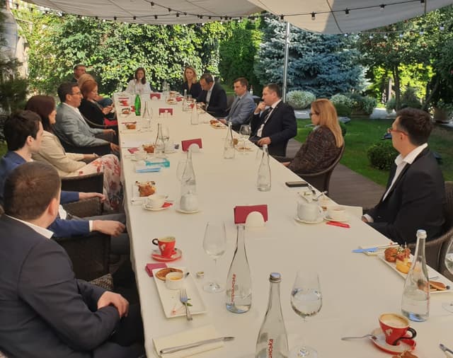 Politica fiscală și vamală. Primele discuții