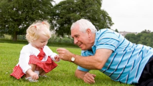 În Moldova bătrânii care locuiesc cu alte persoane mai tinere câștigă și cheltuiesc mai puțin decât cei ce locuiesc singuri