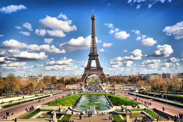 Industria turistică din Paris a pierdut 750 mil. euro după atentatele teroriste