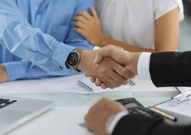 Costul creditelor uşor s-a scumpit