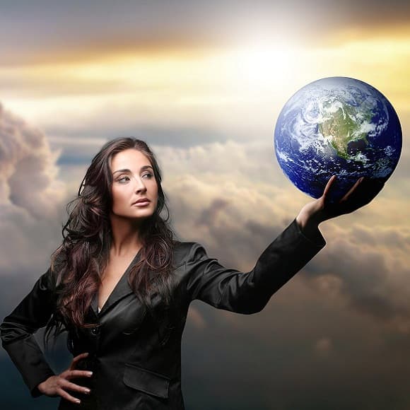 Studiu: Femeile aplică la vârste mai înaintate și într-o măsură mai mică pentru pozițiile de management decât bărbații