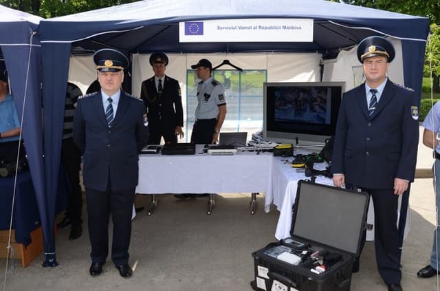 Таможенная служба пополняет бюджет