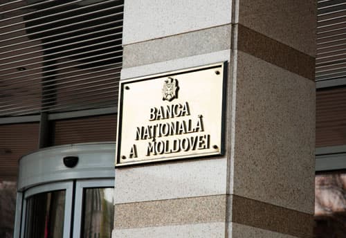 BNM a pus în circulaţie moneda „Mărţişor” din argint