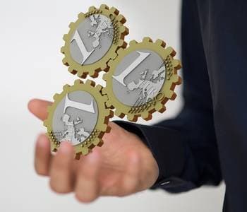 INCE a elaborat două scenarii privind evoluția economiei naționale în 2015