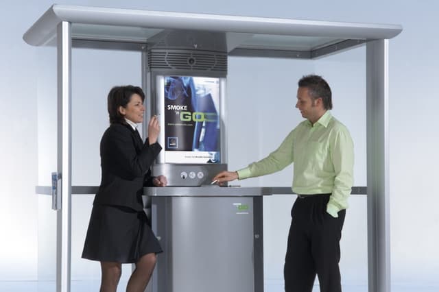 В Молдове начнут установку курительных кабин