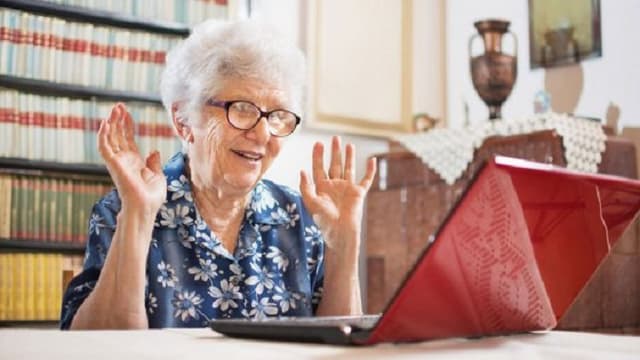 Dreptul la reexaminarea pensiei pentru limită de vârstă va putea fi solicitat online