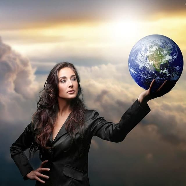 Femeile au o disciplină de plată mai bună decât bărbații