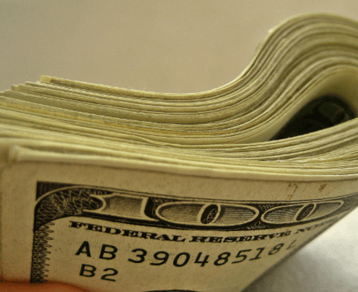 În februarie, creditele s-au ieftinit, însă rămân mai scumpe decât acum un an