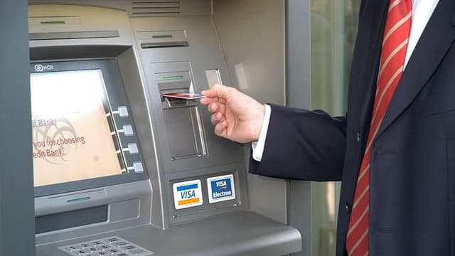Moldova – pe primul loc în lume după numărul bancomatelor pe cap de locuitor