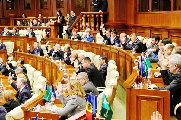 Legea contabilităţii: prima lectură la Parlament