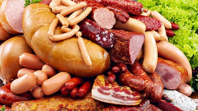 Medic igienist: Carnea prelucrată termic NU trebuie să ajungă în farfuriile oamenilor dacă a avut agenți patogeni