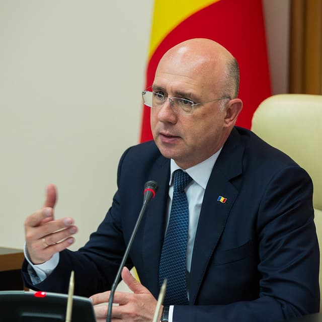 Pavel Filip: Mai puţine burse, dar mai mari