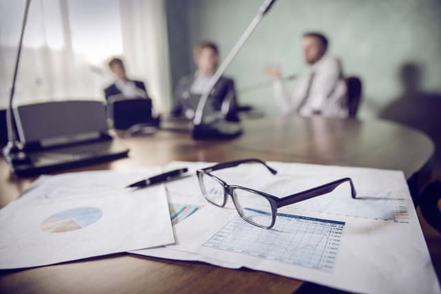 Este în drept administratorul autorizat să solicite anularea majorărilor de întârziere pentru datoriile curente ale debitorului insolvabil?