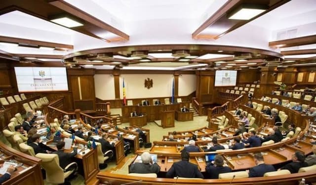 Parlamentul a votat în prima lectură Programul Prima Casă