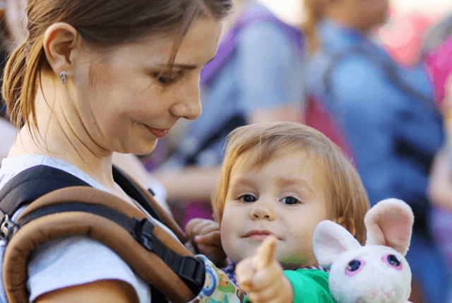 Expert-Grup: Din 2017, părinții ar putea alege din două tipuri de concediu pentru îngrijirea copilului