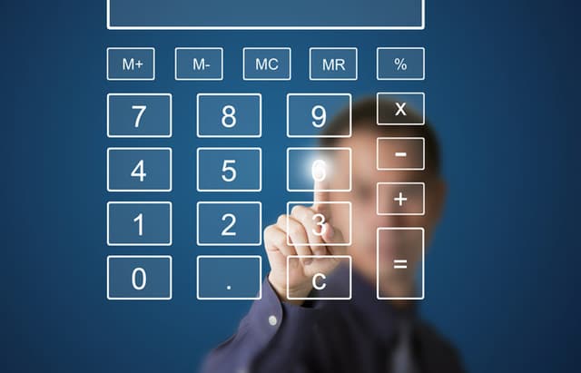 ОГСС и ОМС лица, продолжающего трудовую деятельность по контракту после назначения пенсии