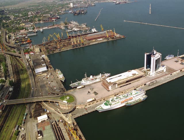 На продажу выставили часть акций Одесского припортового завода