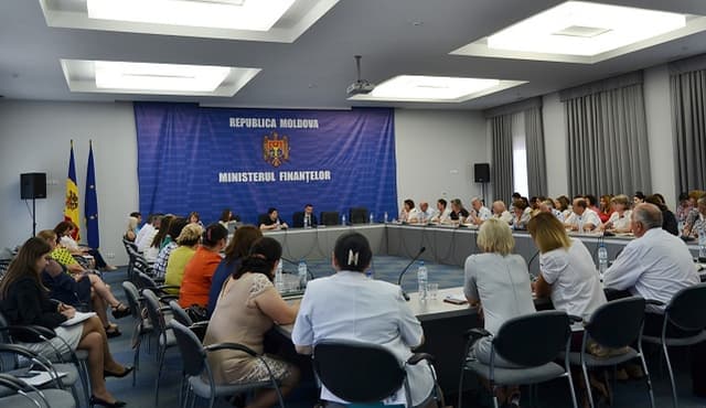 Ministrul Finanțelor Natalia Gavrilița a avut o ședință de lucru cu șefii Direcțiilor de finanțe ale APL