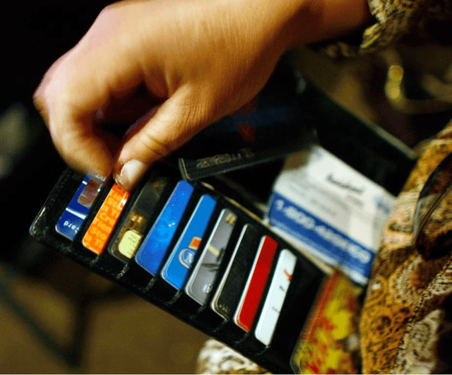 Au nevoie sau nu moldovenii de carduri bancare?