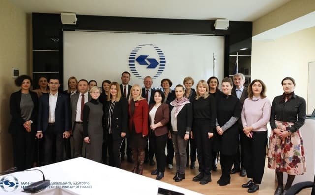 Practici de formare profesională a specialiștilor în finanțe publice