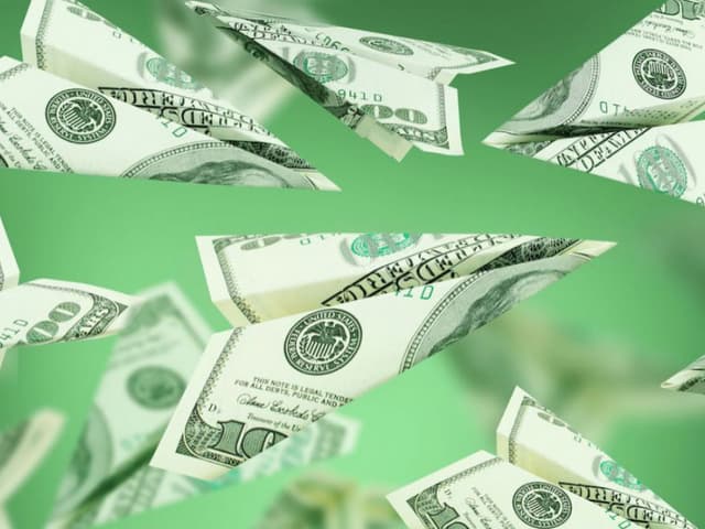 Transferurile bănești în favoarea persoanelor fizice, în creștere