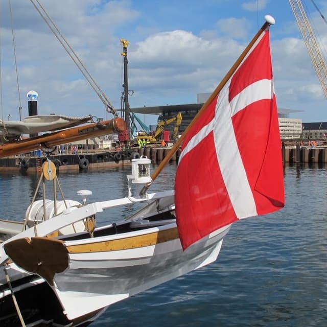 Mulţi bani şi prea puţine datorii…