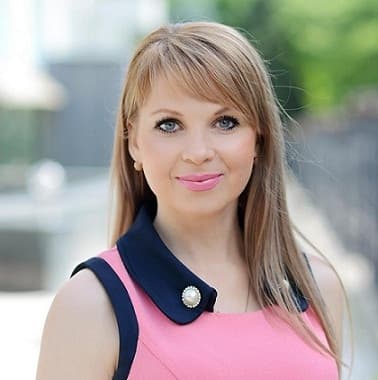 Dispozitivul hotărârii de intentare a procedurii de insolvabilitate se înmânează administratorului imediat