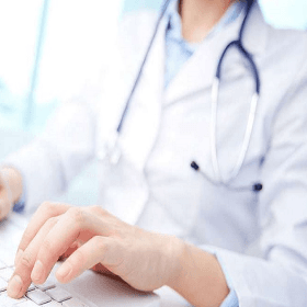 Предоставление бесплатных медицинских услуг в случае, когда статус застрахованного лица приобретен с нарушением сроков уплаты взносов ОМС